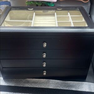 Beautiful kohls Jewelry Box. 3 Drawers, Open Top With Glass.
